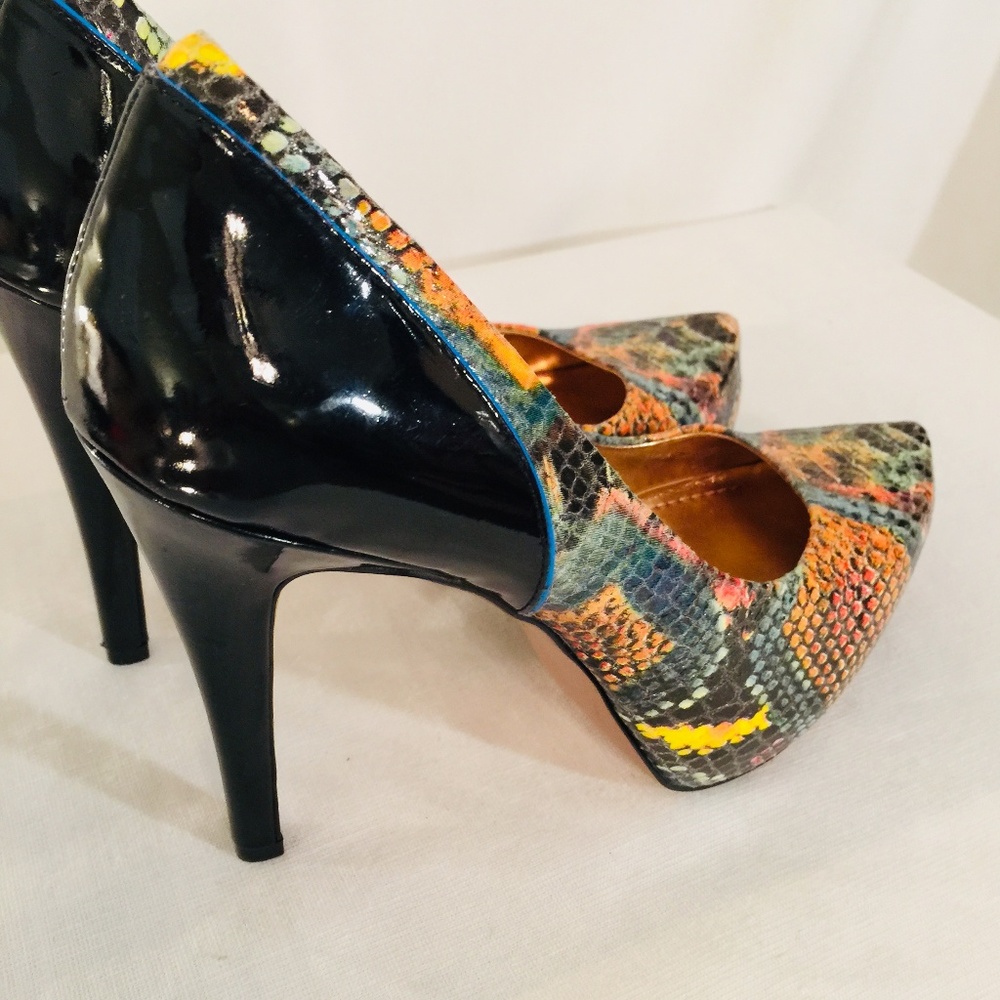 NEW BCBG Multi-Color Snake Skin Heels Pumps